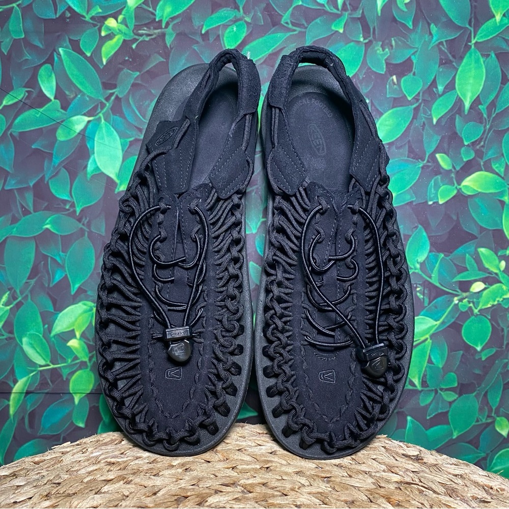 Keen Uneek black sandals